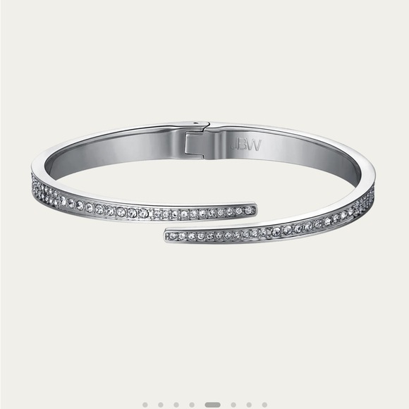 JBW- New Cristal Square 1/8 Diamond and Crystal Watch and Bracelet Set - Picture 4 of 9